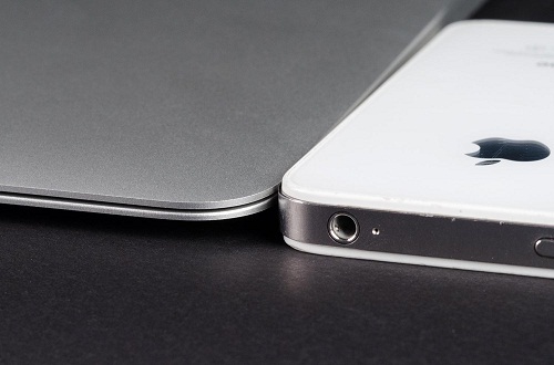 MacBook Air - comparación de grosor con iPhone