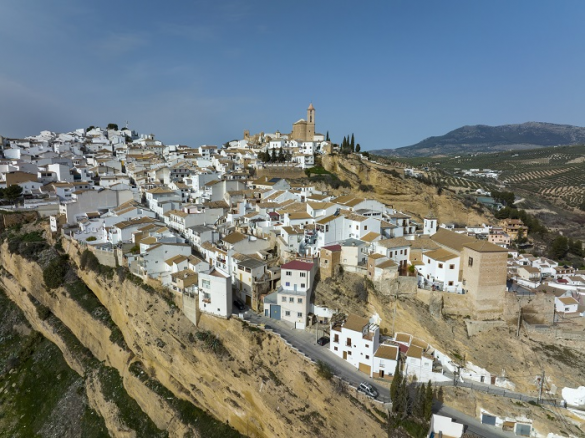 Pueblo de casas blancas de Andalucía